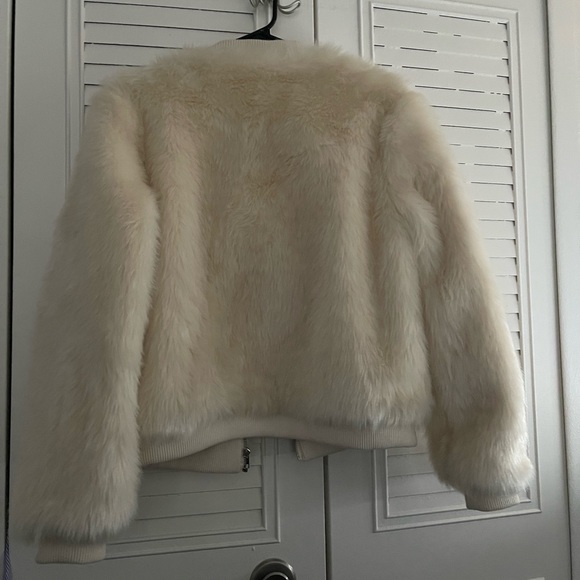 NWOT faux fur bomber - Picture 4 of 4
